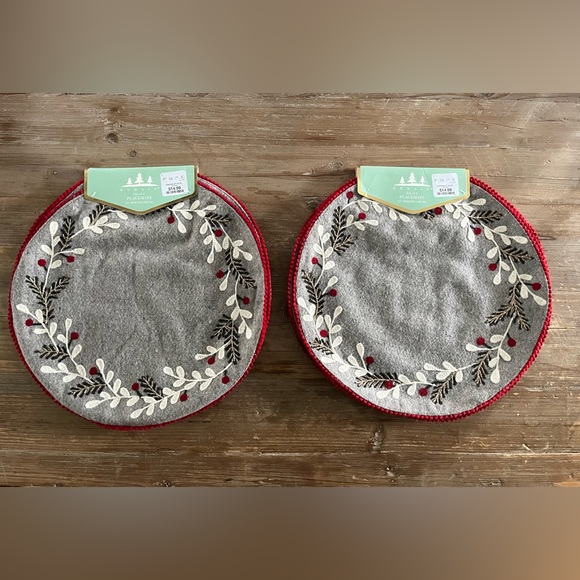 Domain Holiday Placemats NWT - Picture 2 of 7